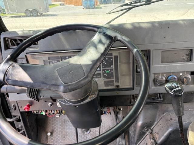 International-4900-diesel-1995-green-6