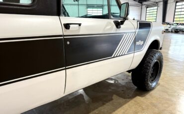 International-Scout-II-1976-SUV-14