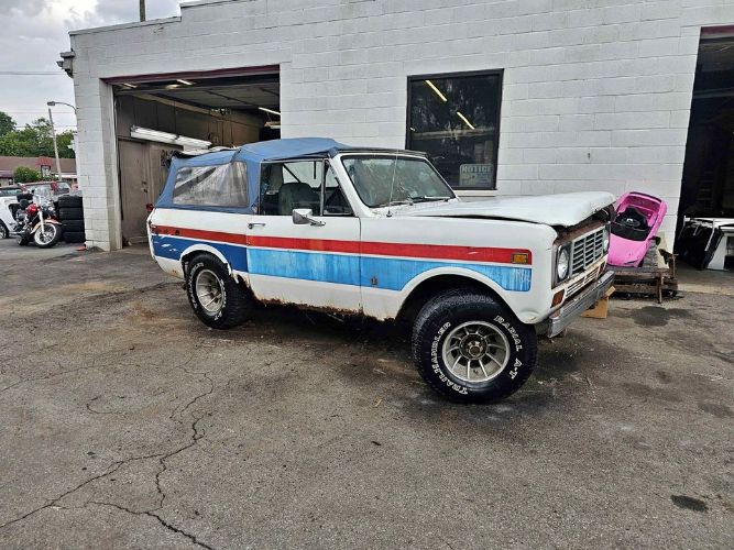 International-Scout-ii-1976-White-Blue-1