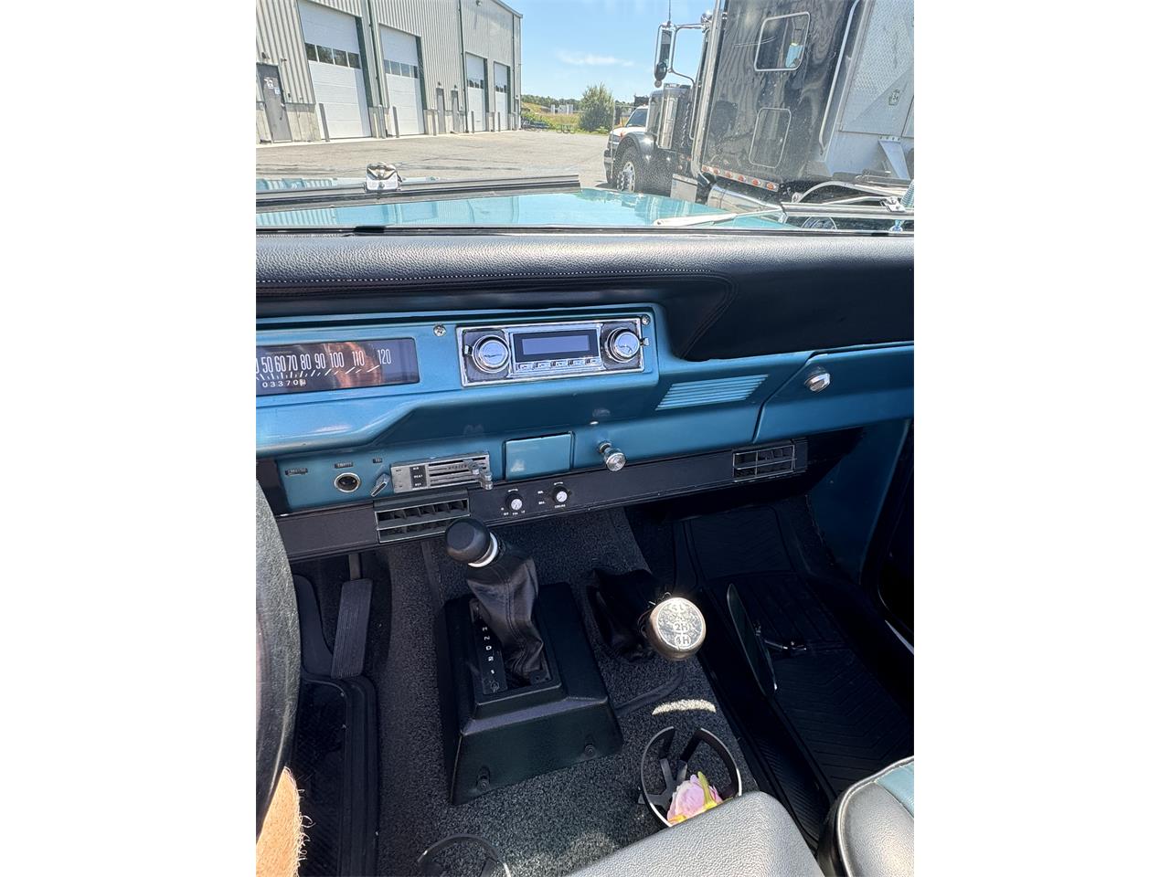 International-harvester-Scout-ii-1972-Blue-Black-and-Blue-12