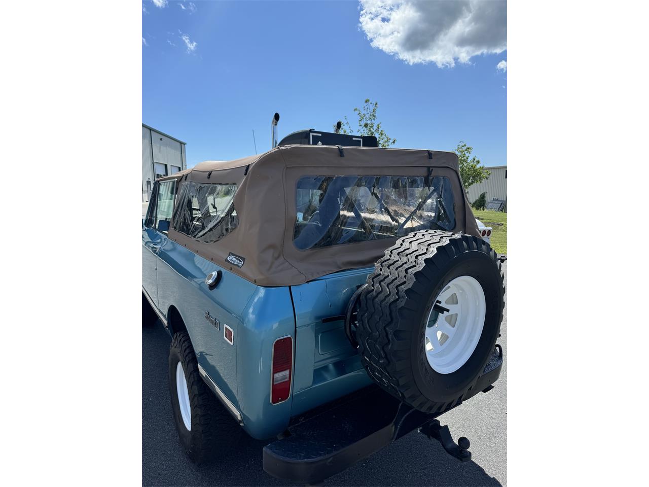 International-harvester-Scout-ii-1972-Blue-Black-and-Blue-13