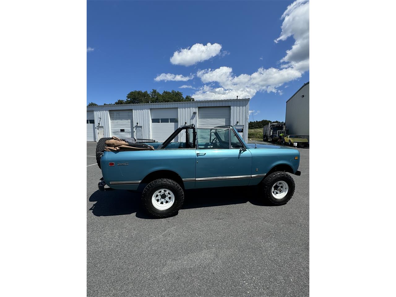 International-harvester-Scout-ii-1972-Blue-Black-and-Blue-15