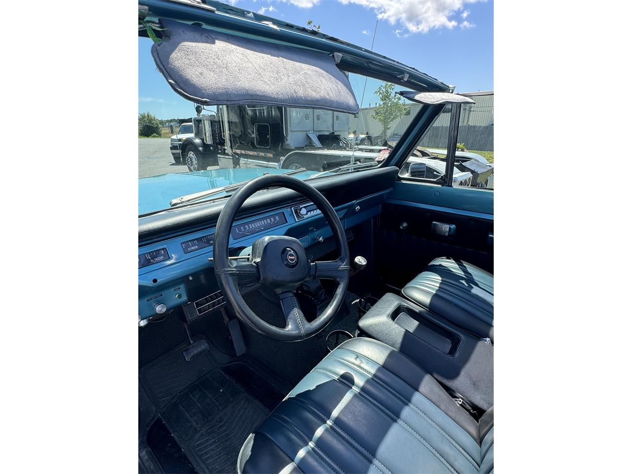 International-harvester-Scout-ii-1972-Blue-Black-and-Blue-2