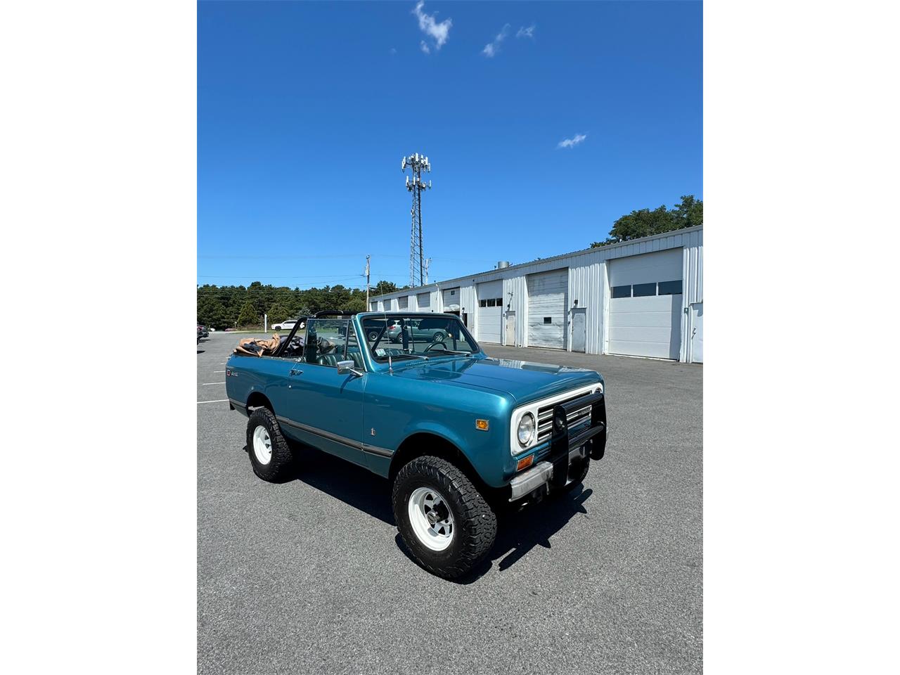 International-harvester-Scout-ii-1972-Blue-Black-and-Blue-3