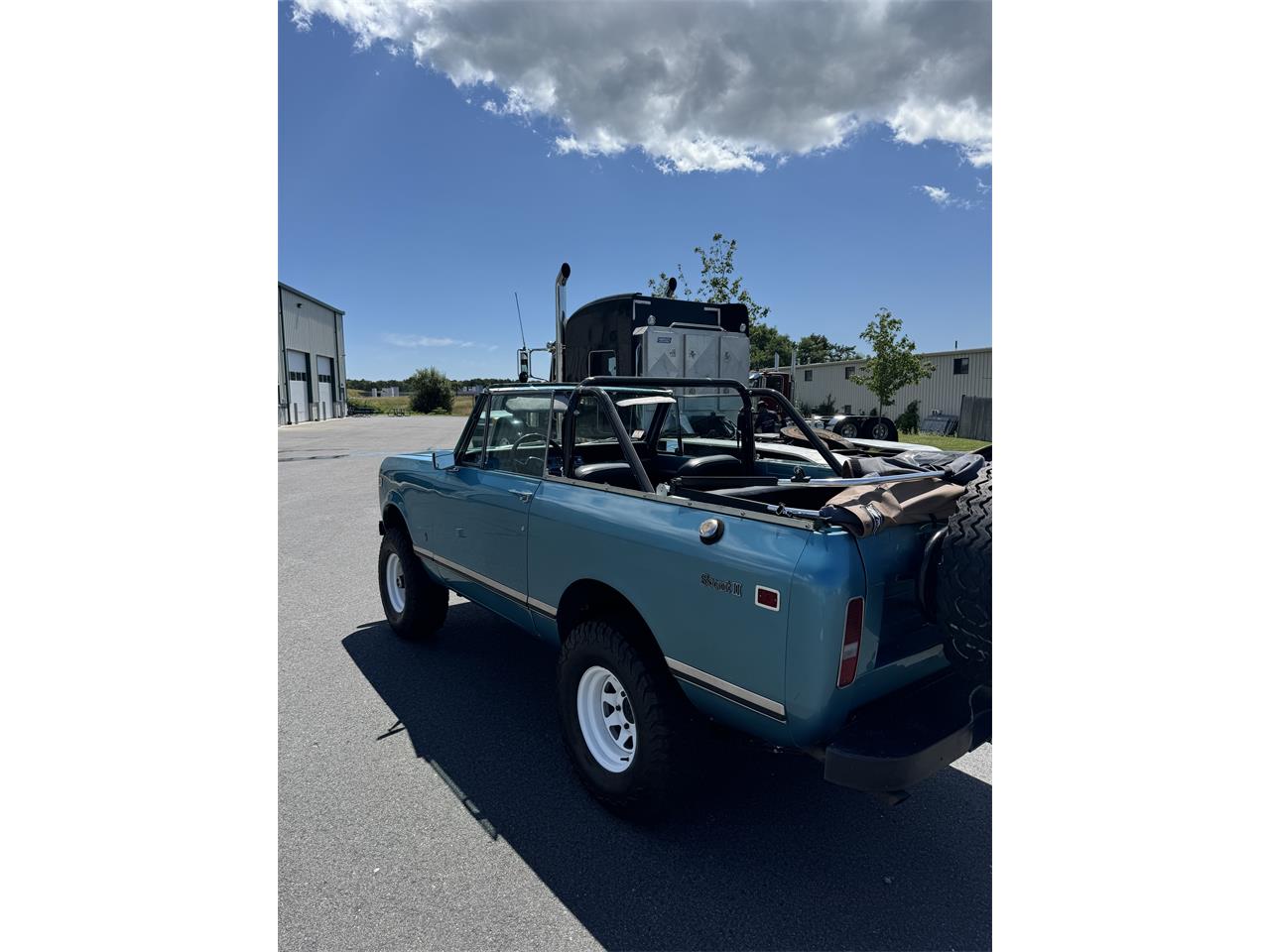 International-harvester-Scout-ii-1972-Blue-Black-and-Blue-7