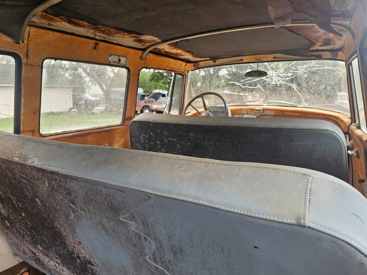 International-harvester-travelall-1960-11