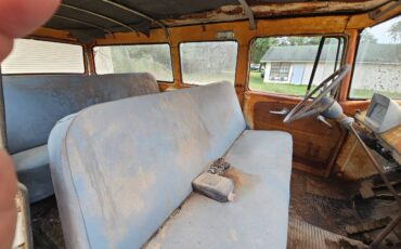 International-harvester-travelall-1960-13