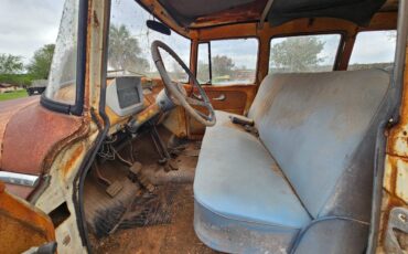 International-harvester-travelall-1960-15