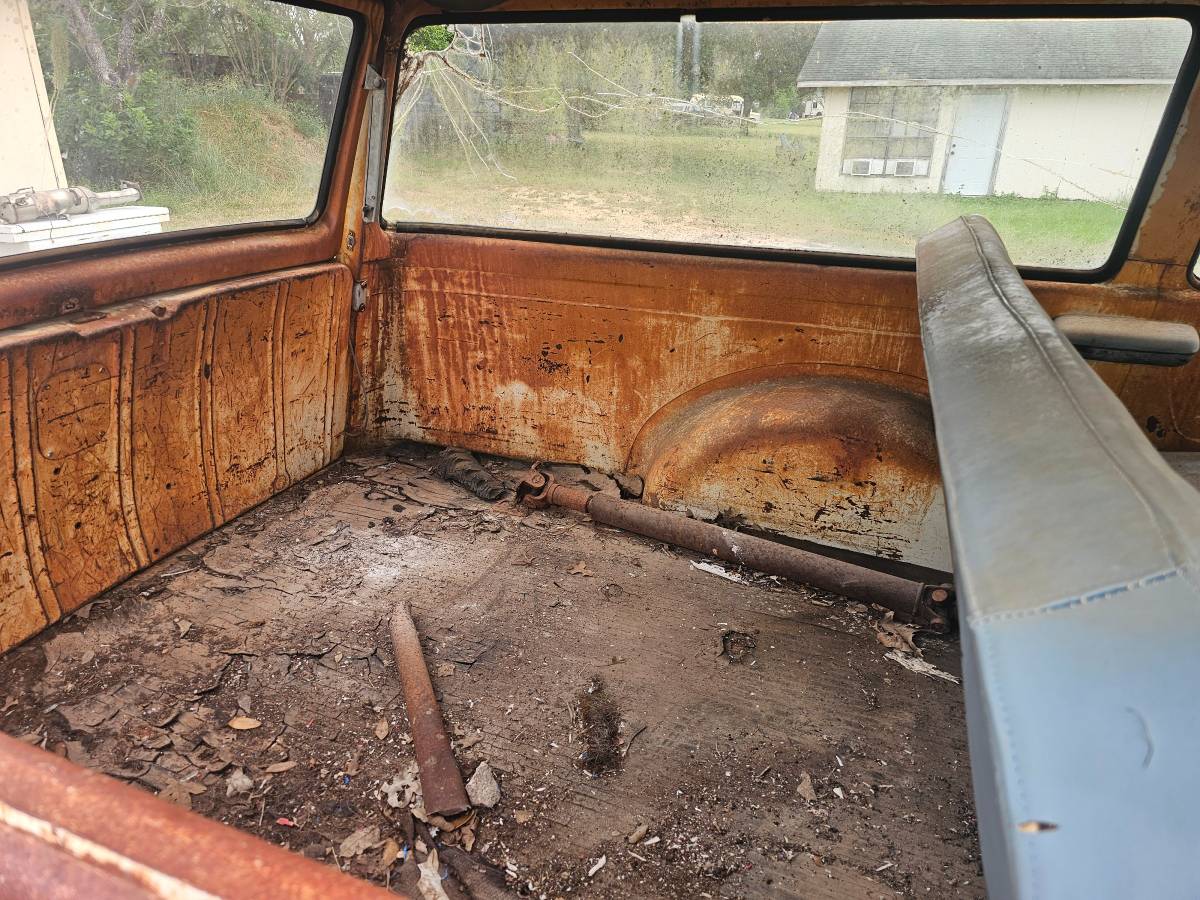 International-harvester-travelall-1960-7