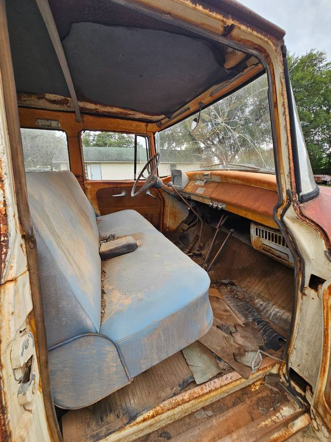 International-harvester-travelall-1960-9