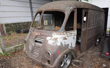 International-metro-short-bread-truck-1950-1