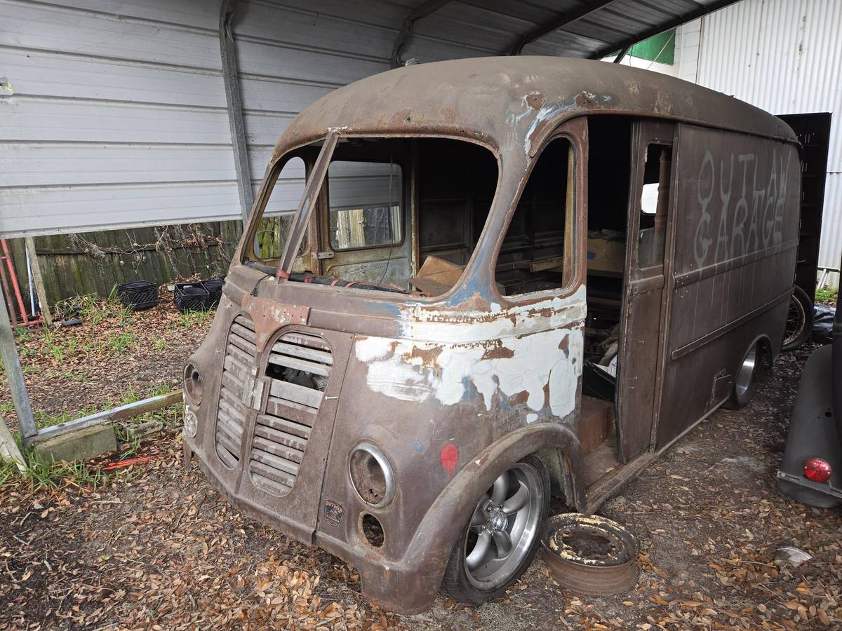 International-metro-short-bread-truck-1950-1