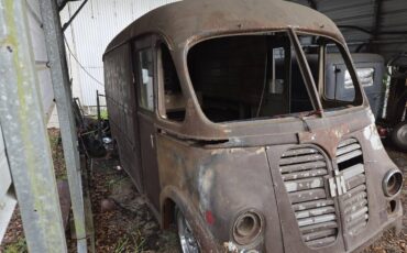 International-metro-short-bread-truck-1950-3