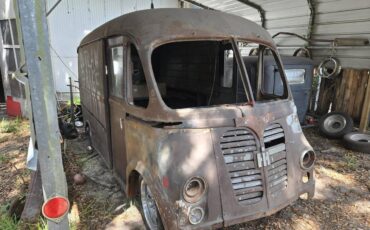 International-metro-short-bread-truck-1950
