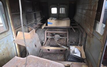 International-metro-short-bread-truck-1950-4