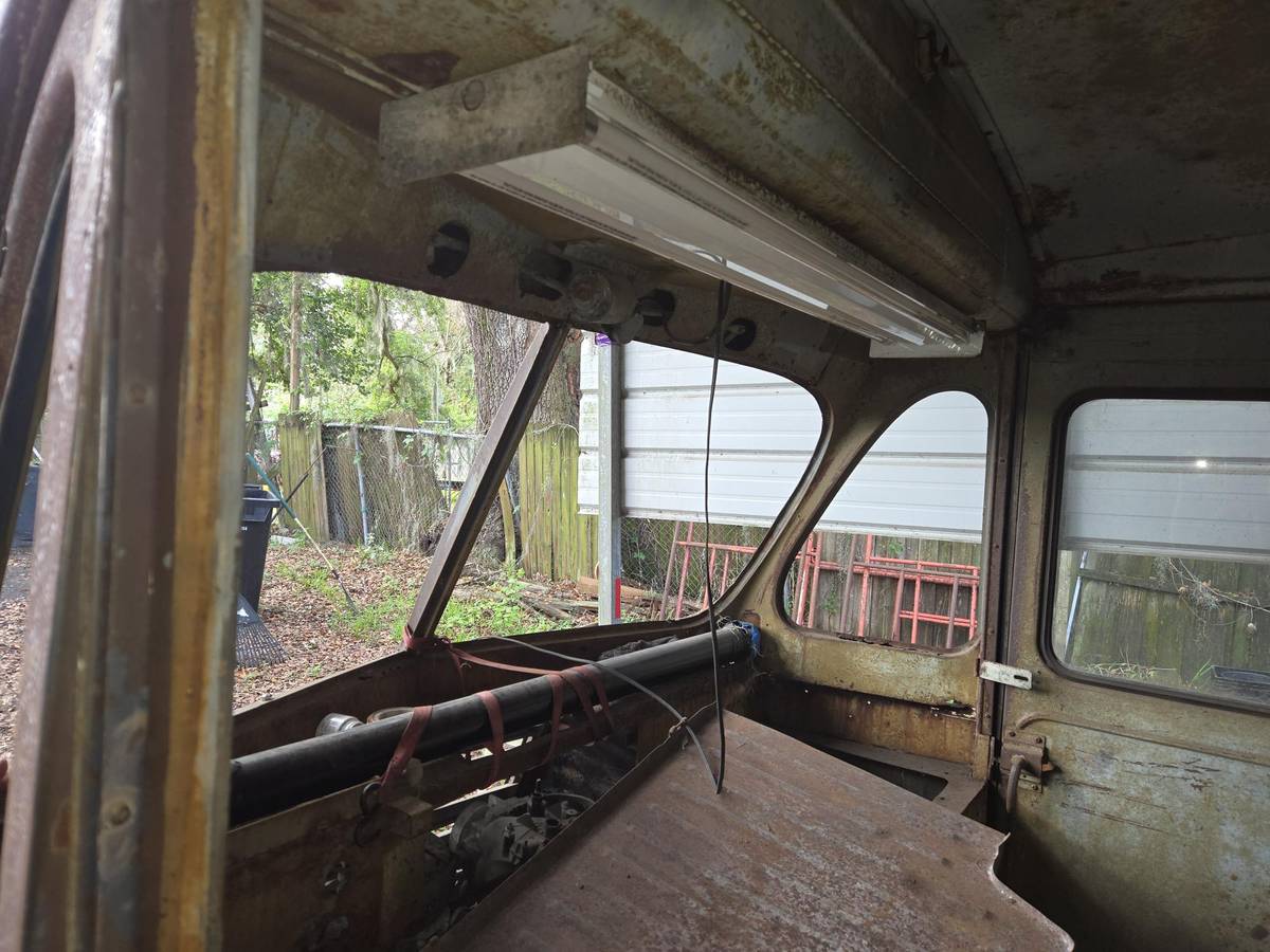 International-metro-short-bread-truck-1950-5