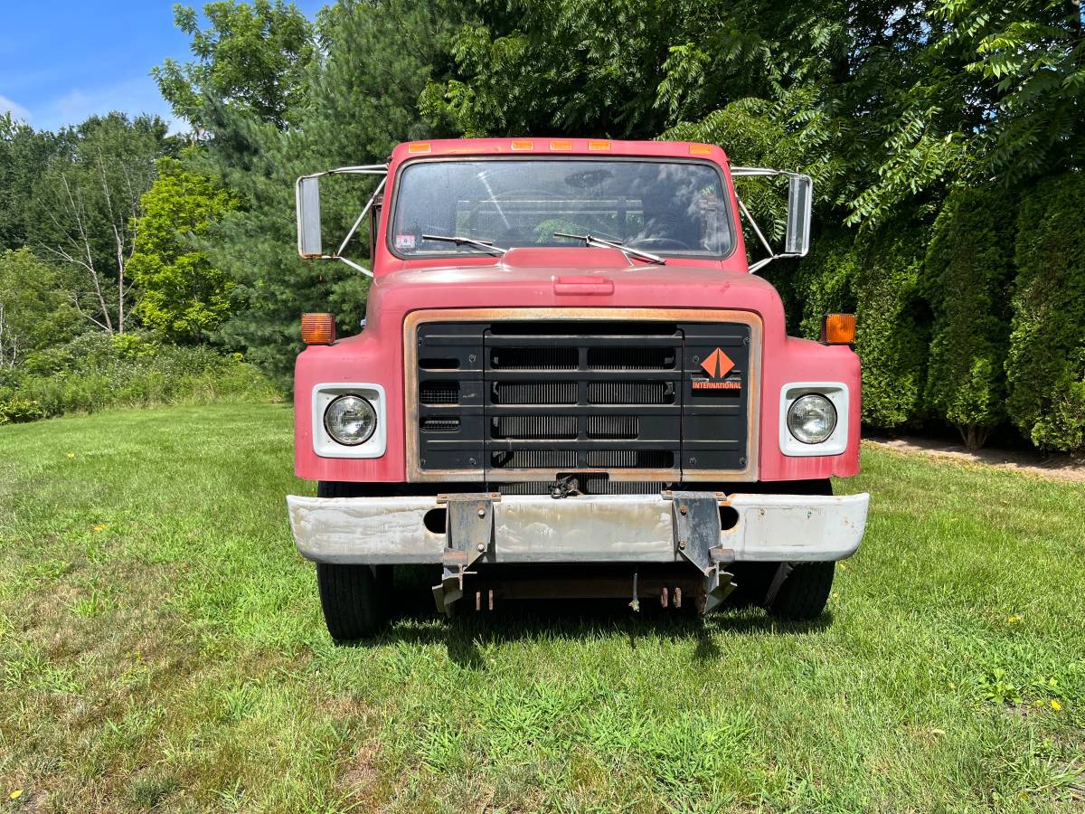 International-s1600-diesel-1989-red-1