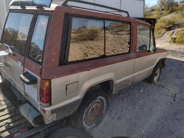 Isuzu-Trooper-1986-3