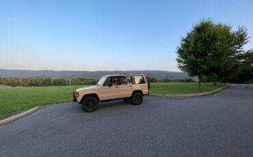 Isuzu-Trooper-1990-12