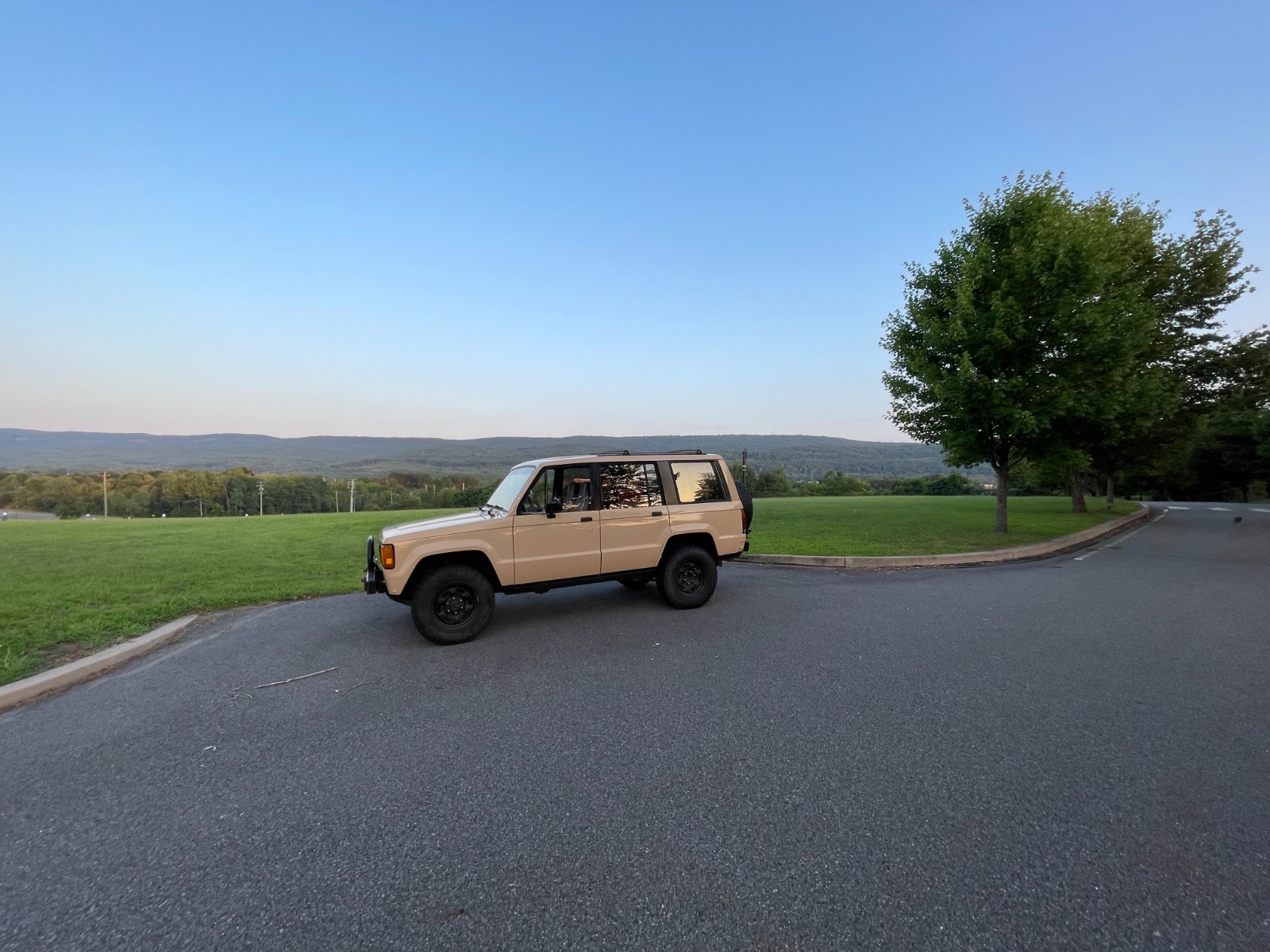 Isuzu-Trooper-1990-12
