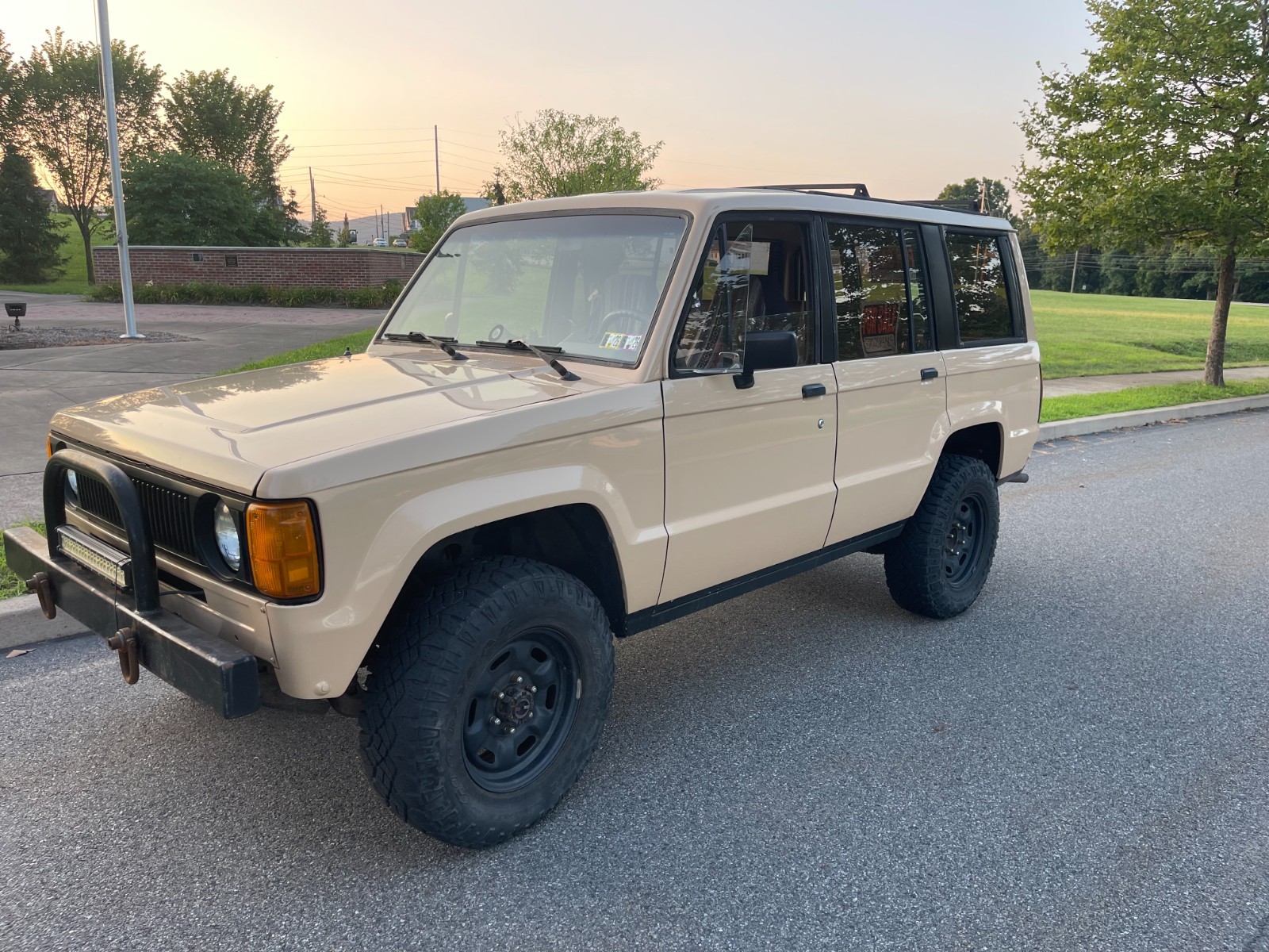 Isuzu-Trooper-1990-18