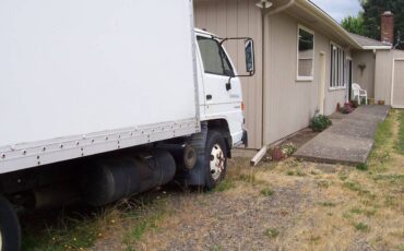 Isuzu-npr-box-truck-diesel-1992-white-3