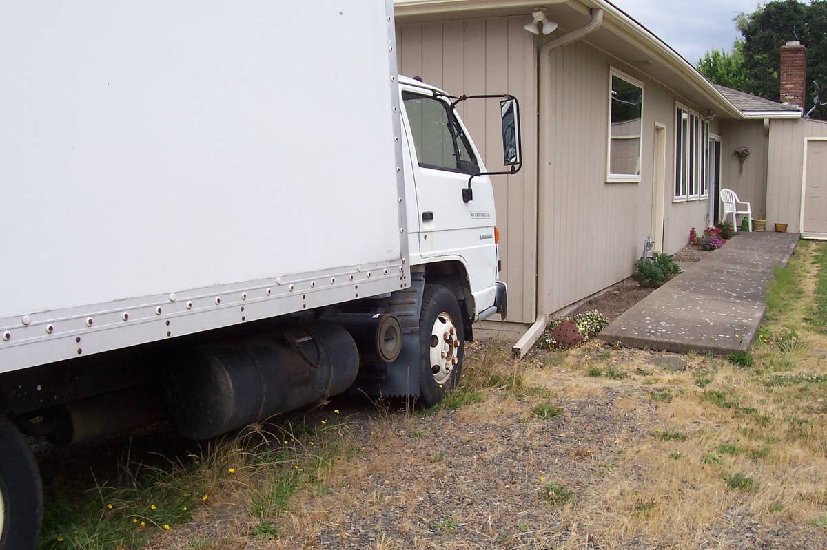 Isuzu-npr-box-truck-diesel-1992-white-3