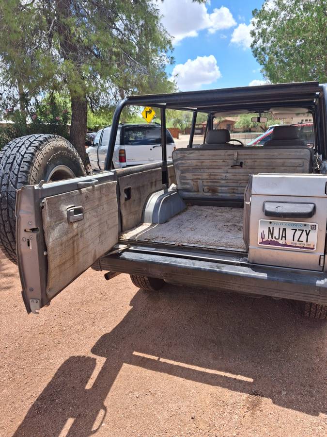 Isuzu-trooper-1987-3