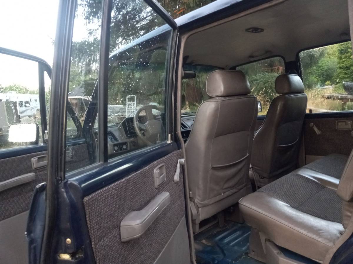 Isuzu-trooper-1989-blue-3
