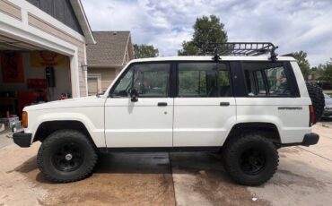 Isuzu-trooper-1989-white-1