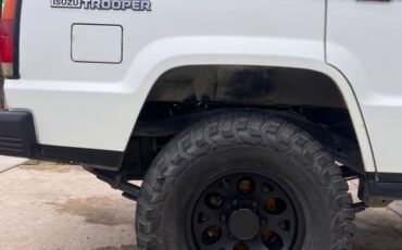 Isuzu-trooper-1989-white-16