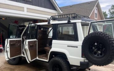 Isuzu-trooper-1989-white-17
