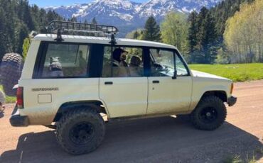 Isuzu-trooper-1989-white-2