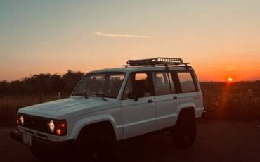 Isuzu-trooper-1989-white