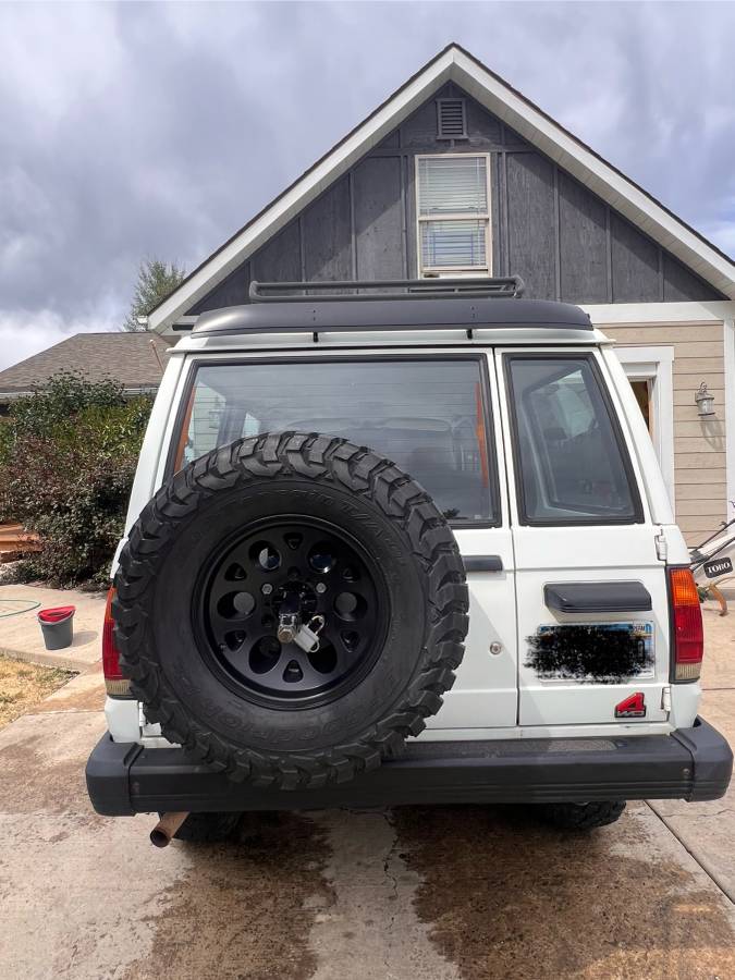 Isuzu-trooper-1989-white-4