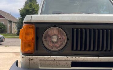 Isuzu-trooper-1989-white-5