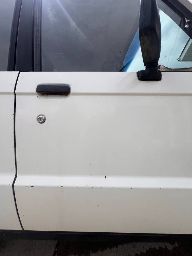 Isuzu-trooper-1989-white-8