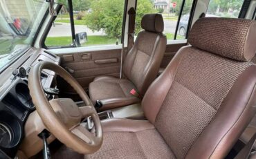 Isuzu-trooper-1989-white-9