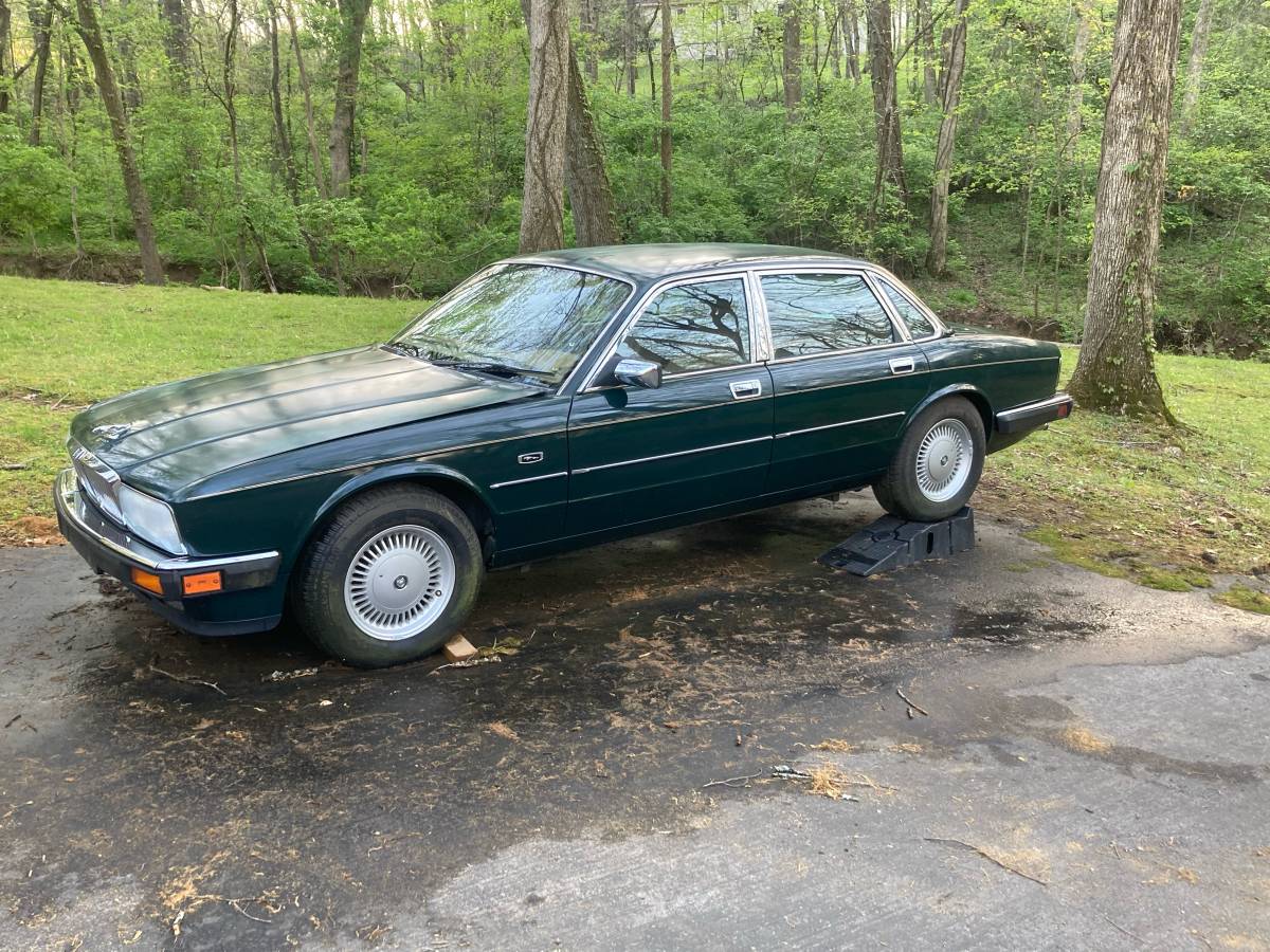 Jaguar-Cj6-1993-green