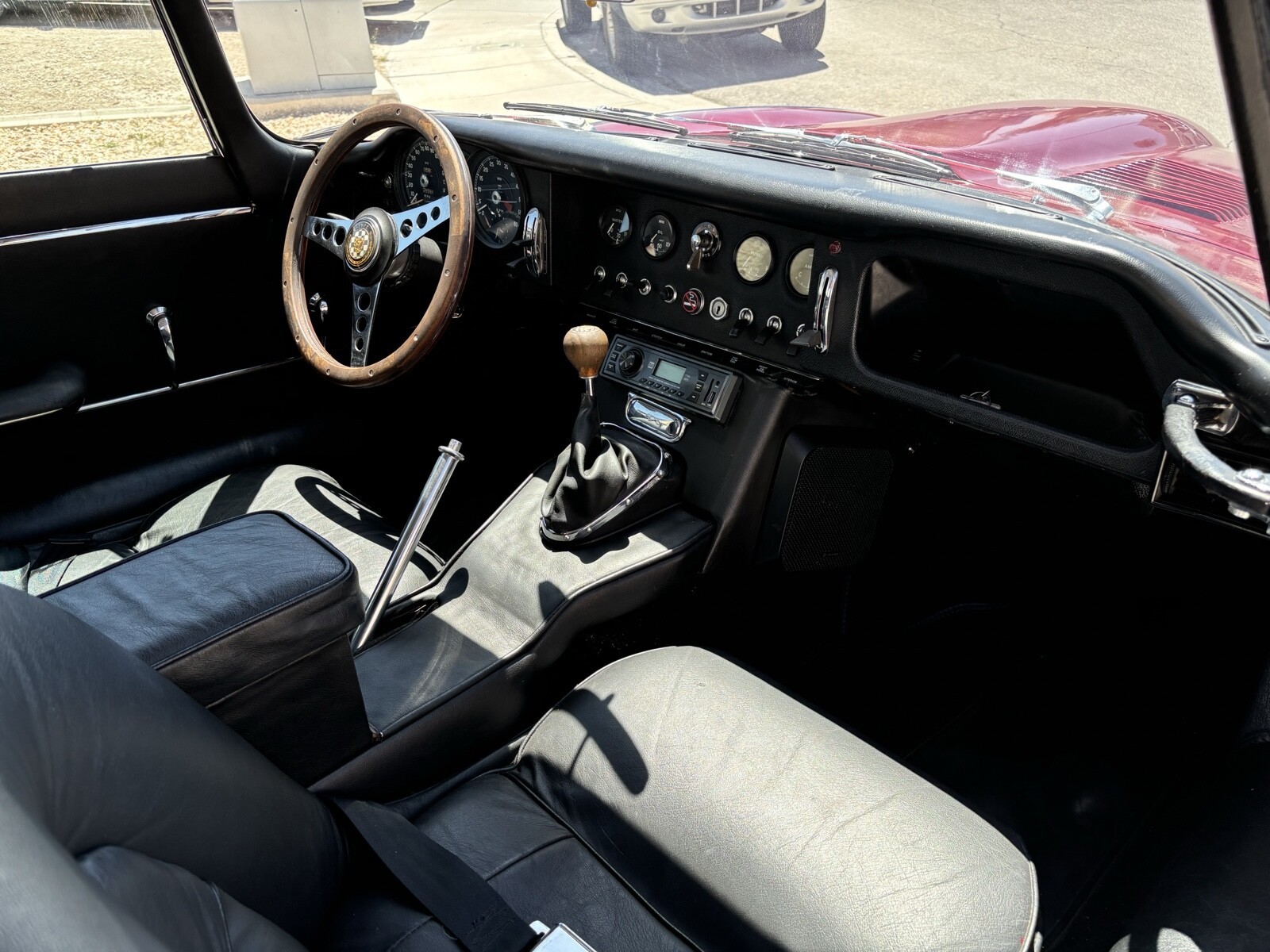 Jaguar-E-Type-1964-Coupe-8
