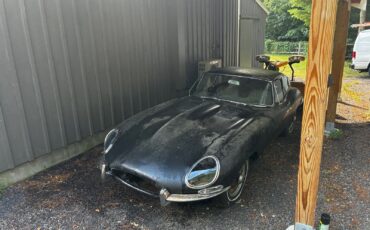Jaguar-E-Type-1965-2