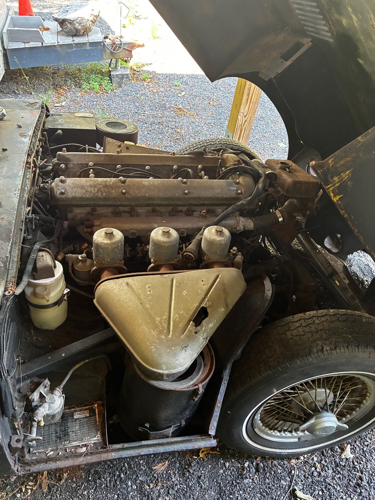 Jaguar-E-Type-1965-8