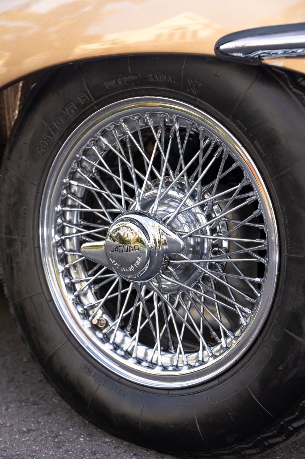 Jaguar-E-Type-1967-Convertible-12