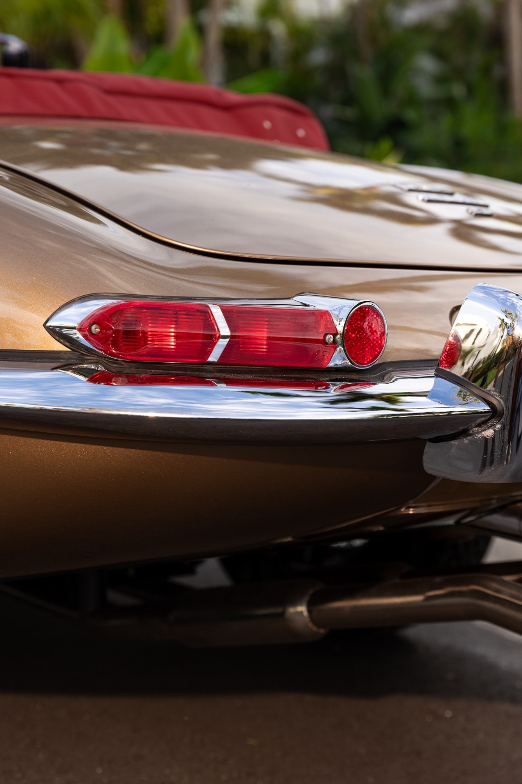 Jaguar-E-Type-1967-Convertible-13