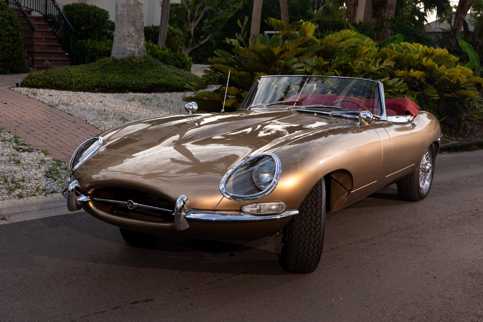Jaguar-E-Type-1967-Convertible