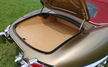 Jaguar-E-Type-1967-Convertible-35
