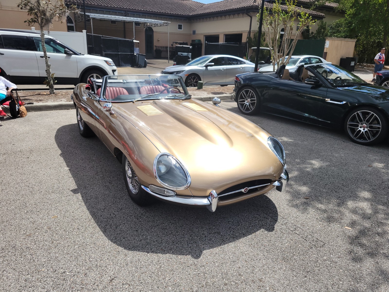 Jaguar-E-Type-1967-Convertible-38