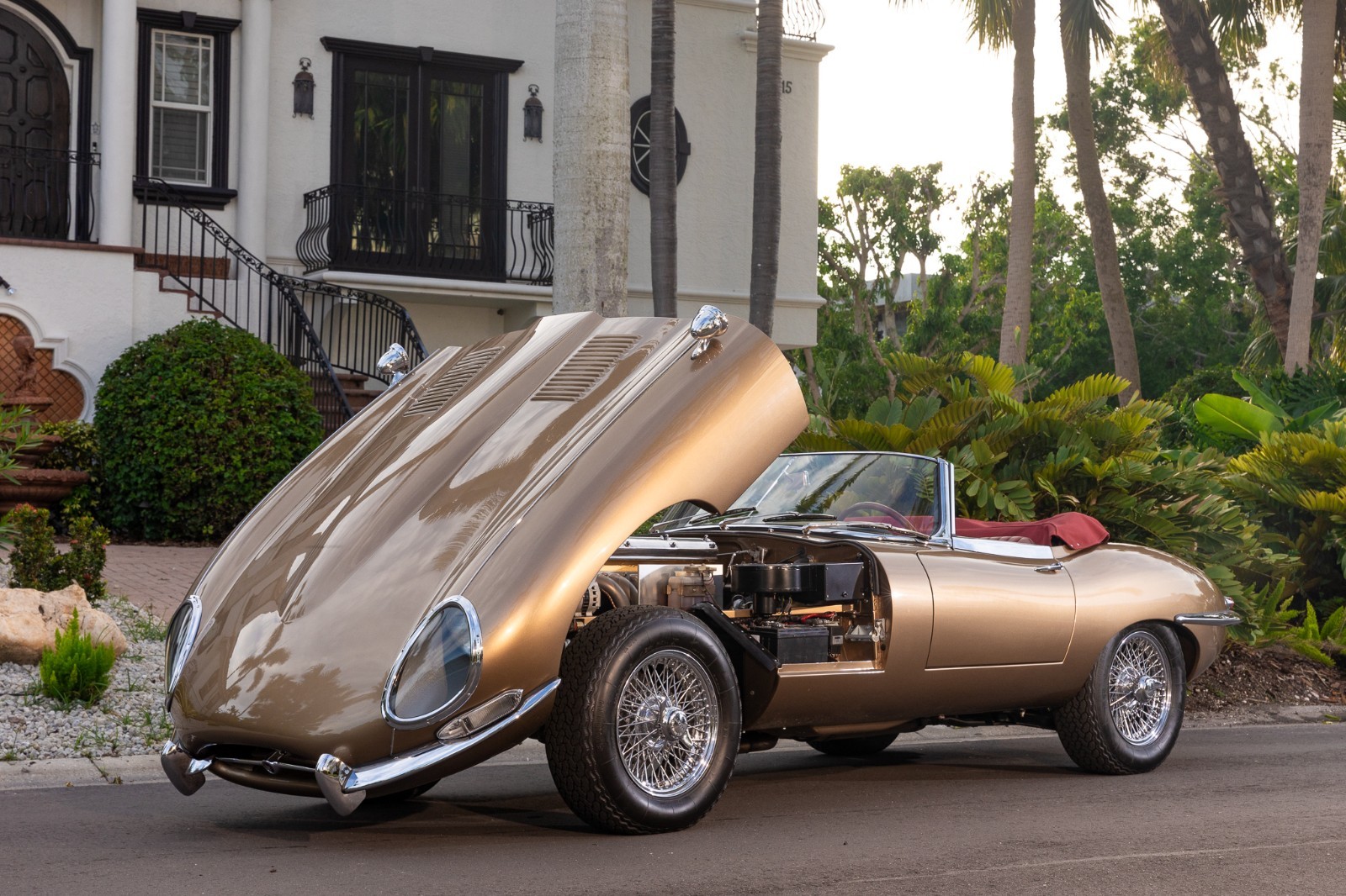 Jaguar-E-Type-1967-Convertible-4
