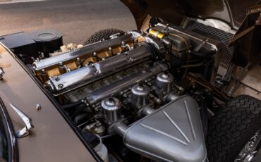 Jaguar-E-Type-1967-Convertible-5