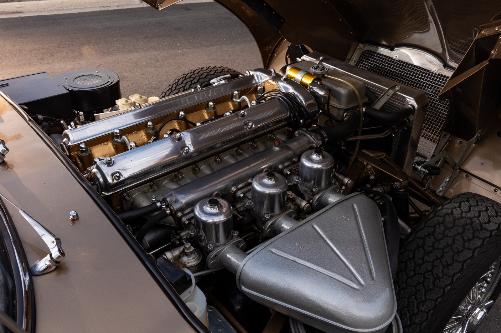 Jaguar-E-Type-1967-Convertible-5
